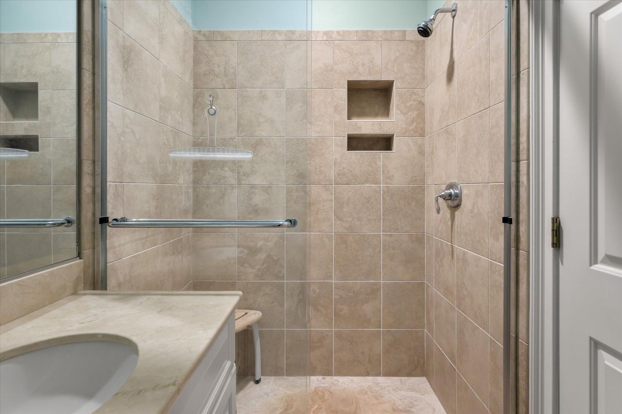 802 W Ashley Avenue Photo 31