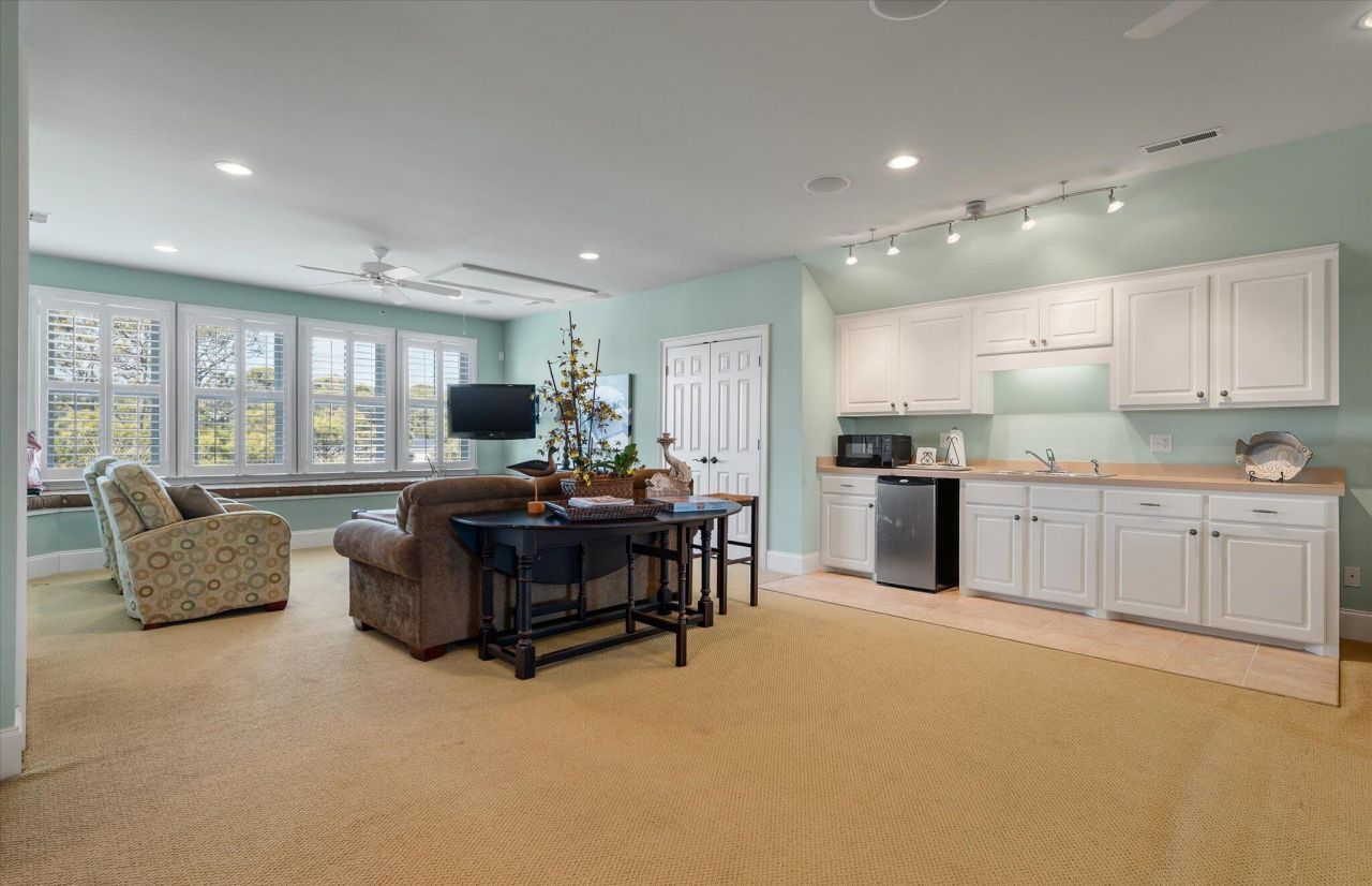 802 W Ashley Avenue Photo 32