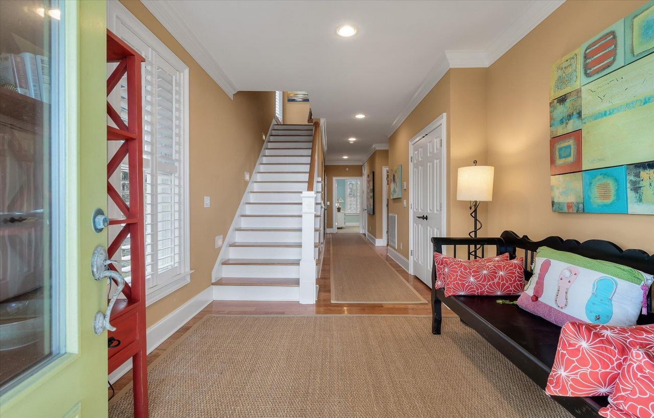 802 W Ashley Avenue Photo 4