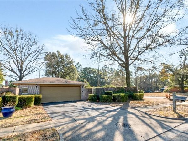 29 Cobblestone Way W, Mobile, AL 36608