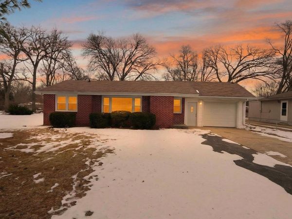 28 Liberty Boulevard, MACHESNEY PARK, IL 61115