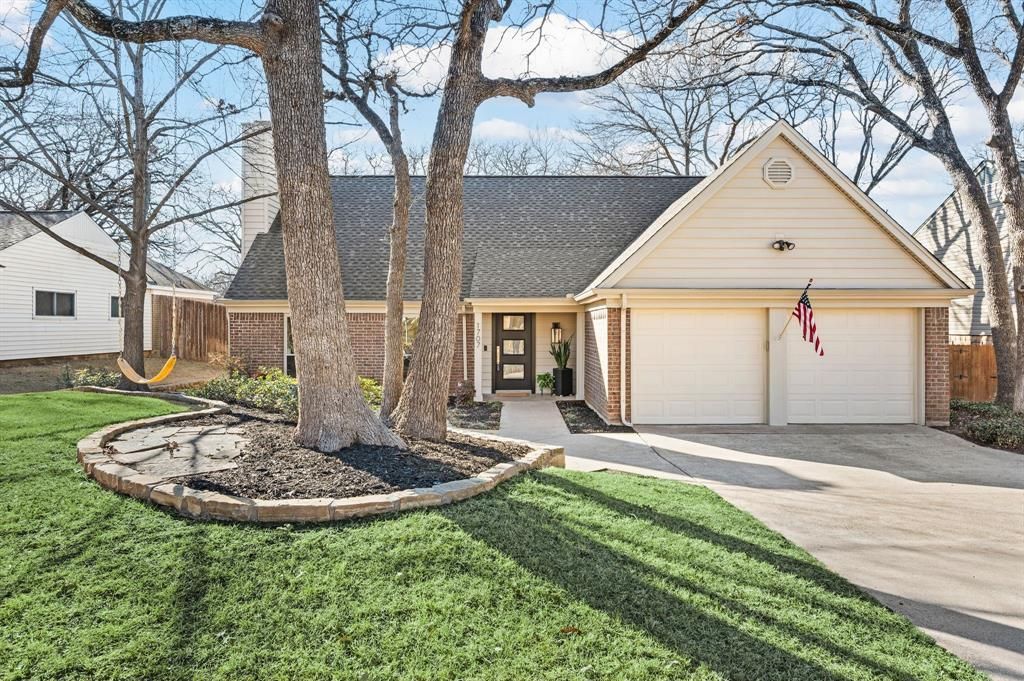 1707 Acorn Drive, Euless, TX 76039 Main Photo