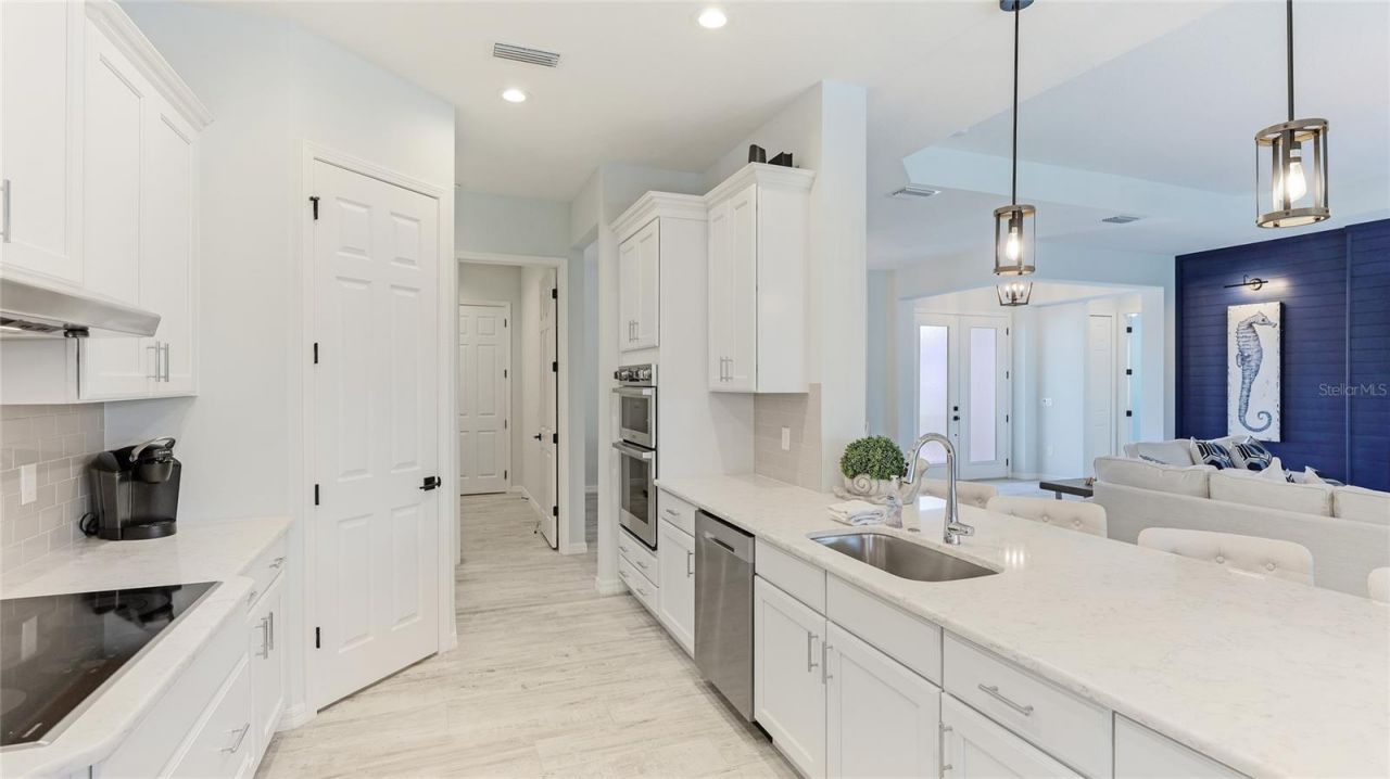 8144 37th Avenue Circle W, Bradenton, FL 34209 Photo