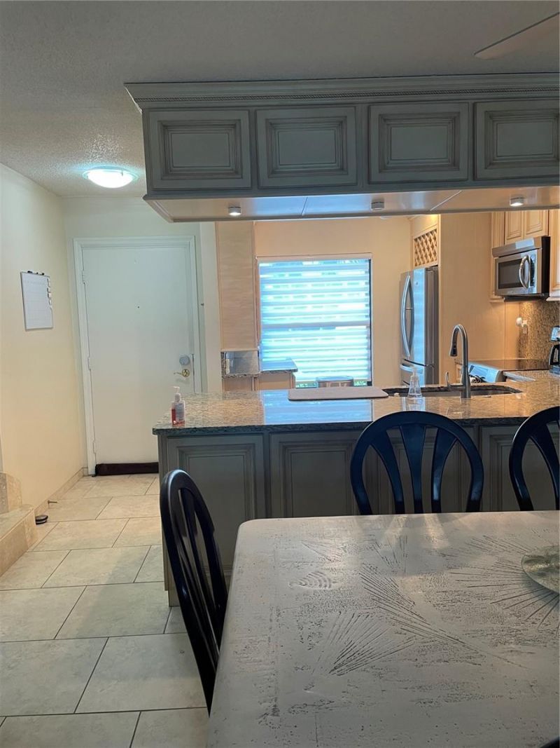 6260 Sun Boulevard, Unit 1, Saint Petersburg, FL 33715 Photo