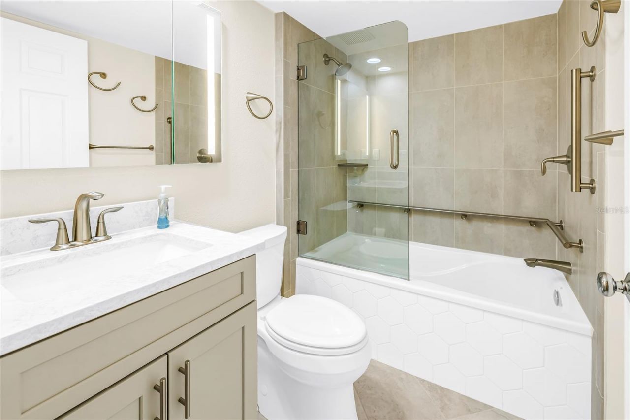 6105 Bahia Del Mar Circle, Unit 384, Saint Petersburg, FL 33715 Photo