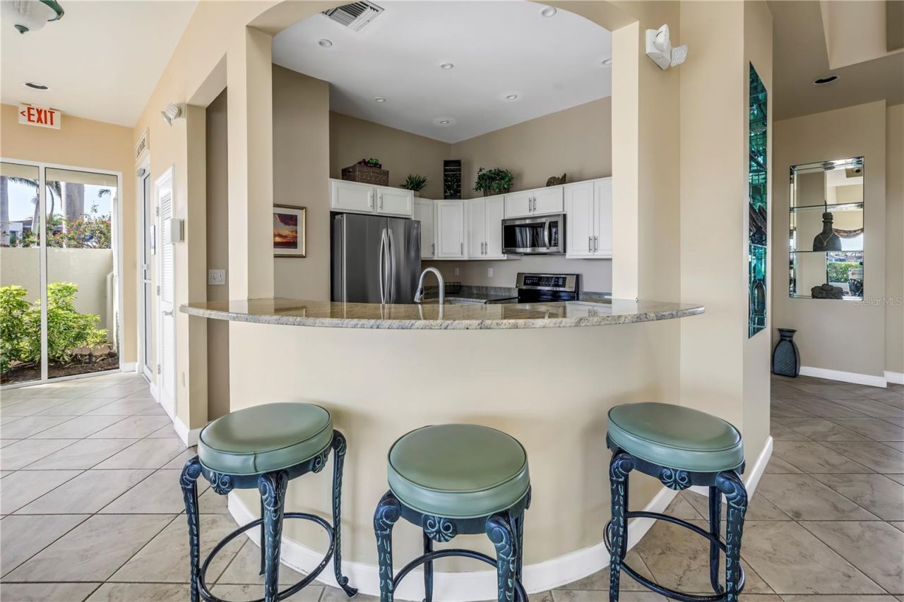 6105 Bahia Del Mar Circle, Unit 384, Saint Petersburg, FL 33715 Photo