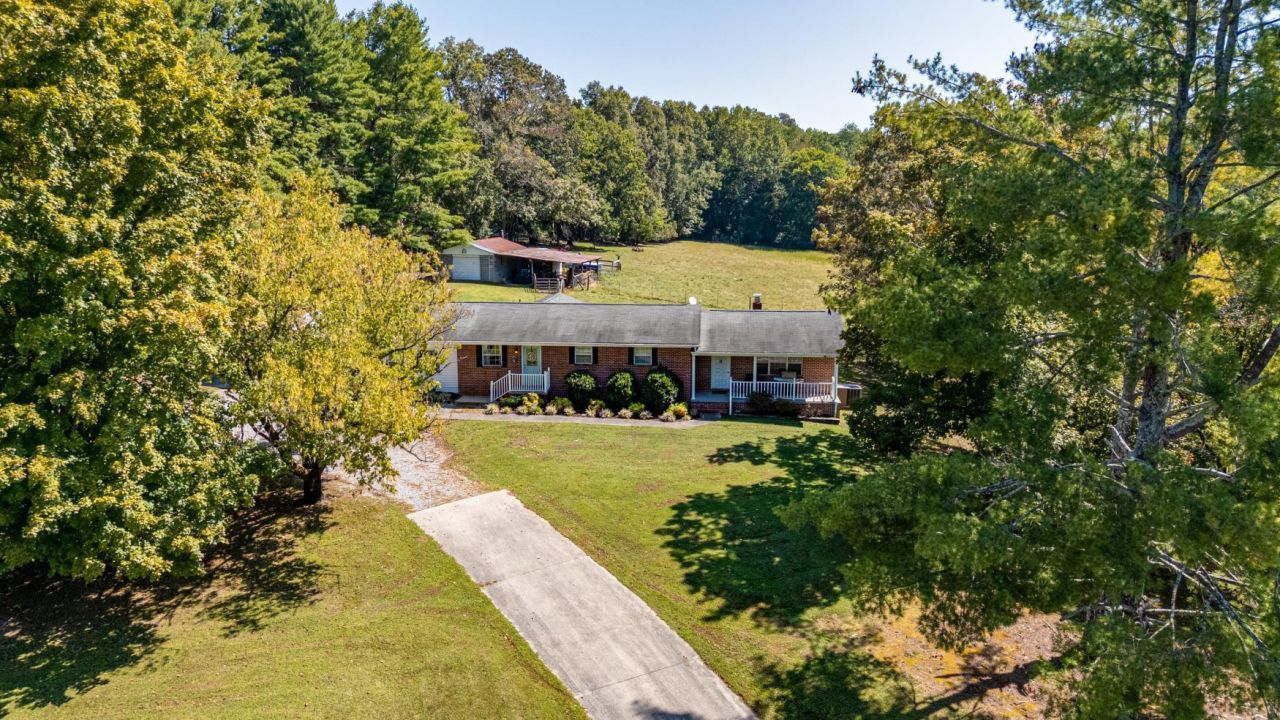 1112 Tennessee 305 Athens, TN 37303