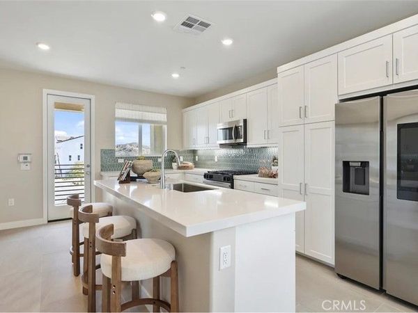 26843 Serif Place, Valencia, CA 91381