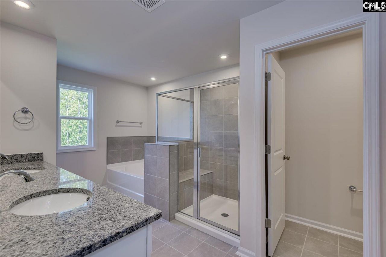 139 Bloomsbury Drive Photo 32