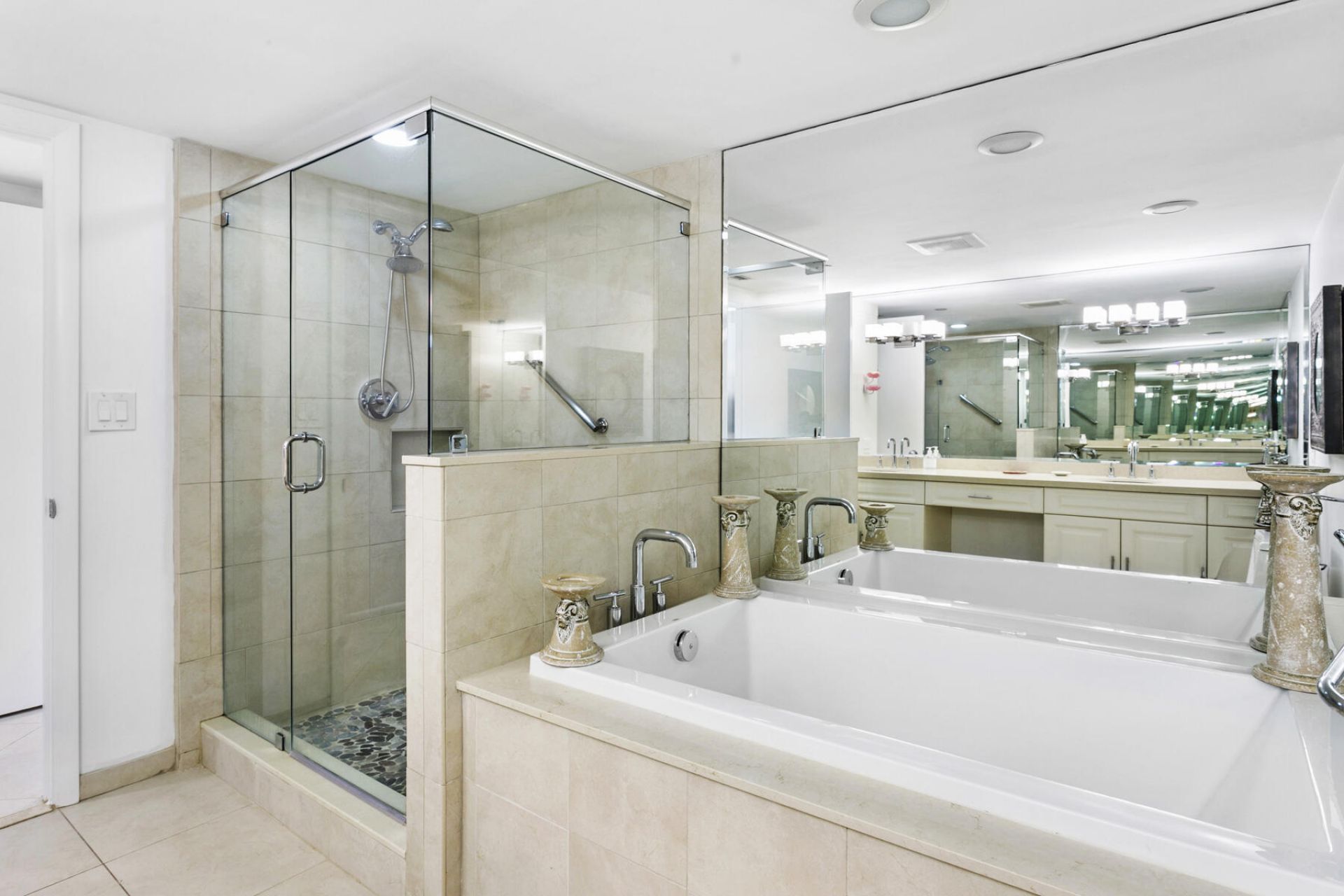 5080 N Ocean Drive, Unit 9d, Singer Island, FL 33404 Photo