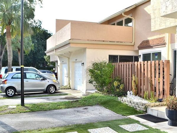 8237 NW 8th Court, Unit 4, Plantation, FL 33324