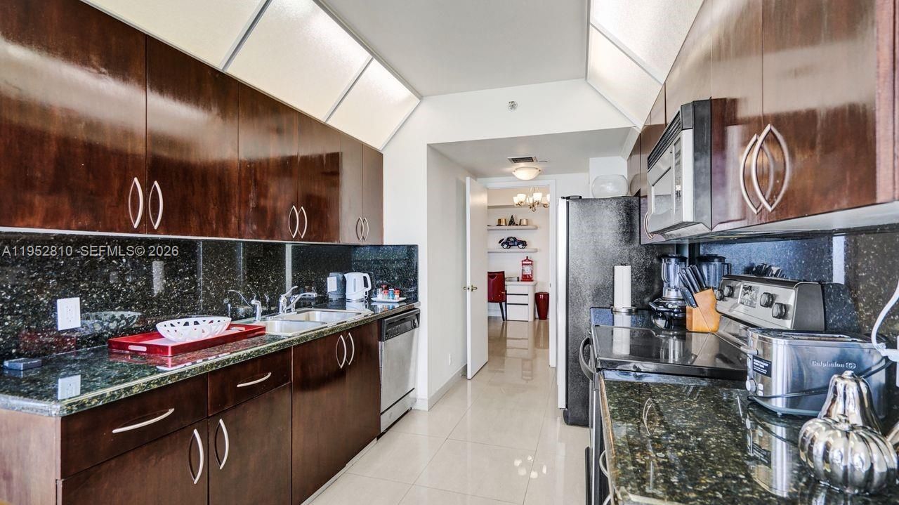 20281 E Country Club Dr, Unit 809, Aventura, FL 33180 Photo