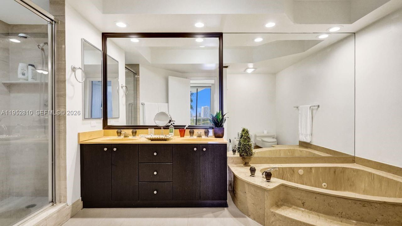 20281 E Country Club Dr, Unit 809, Aventura, FL 33180 Photo