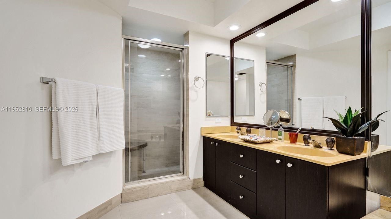 20281 E Country Club Dr, Unit 809, Aventura, FL 33180 Photo