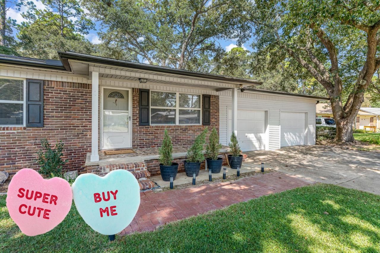 309 Cloverdale Boulevard, Fort Walton Beach, FL 32547 Main Photo