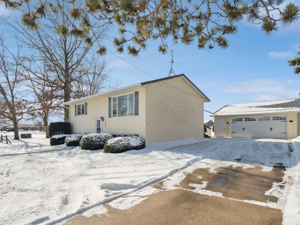 511 SW 2 Street, Waukon, IA 52172