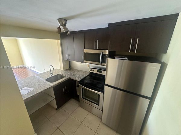 496 NW 165th St Rd, Unit D-311, Miami, FL 33169