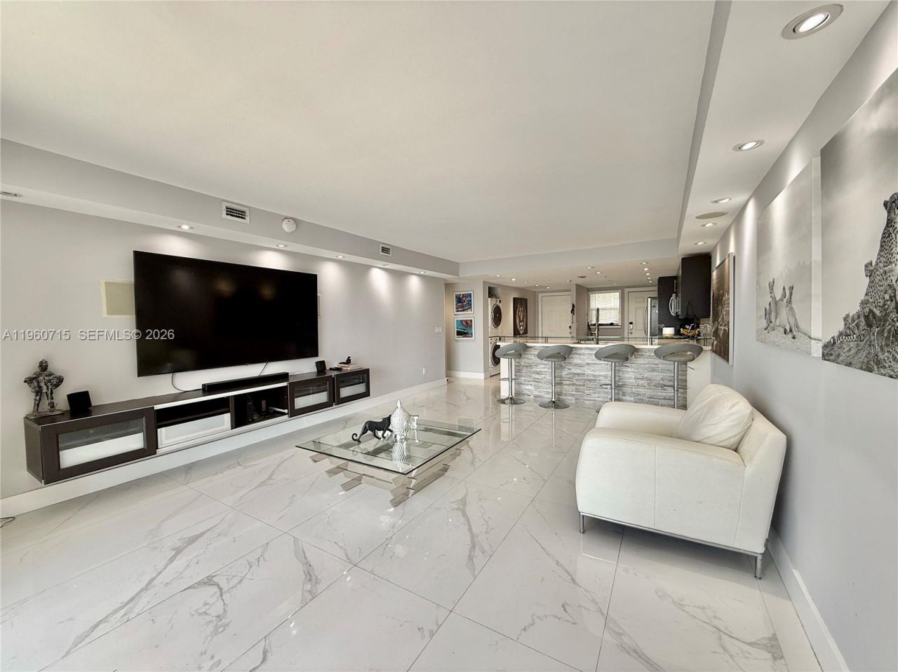 1770 NE 191st St, Unit 717-1, Miami, FL 33179 Photo