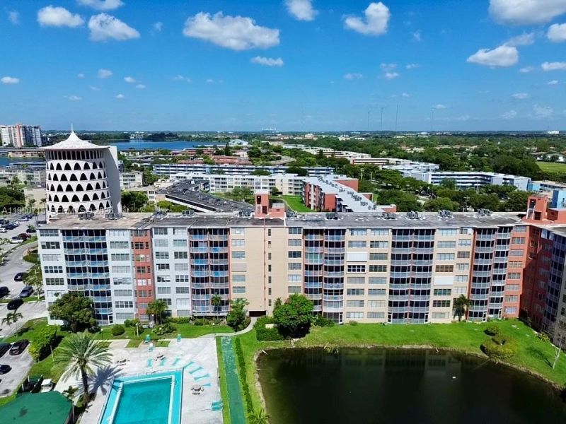 1770 NE 191st St, Unit 717-1, Miami, FL 33179 Photo