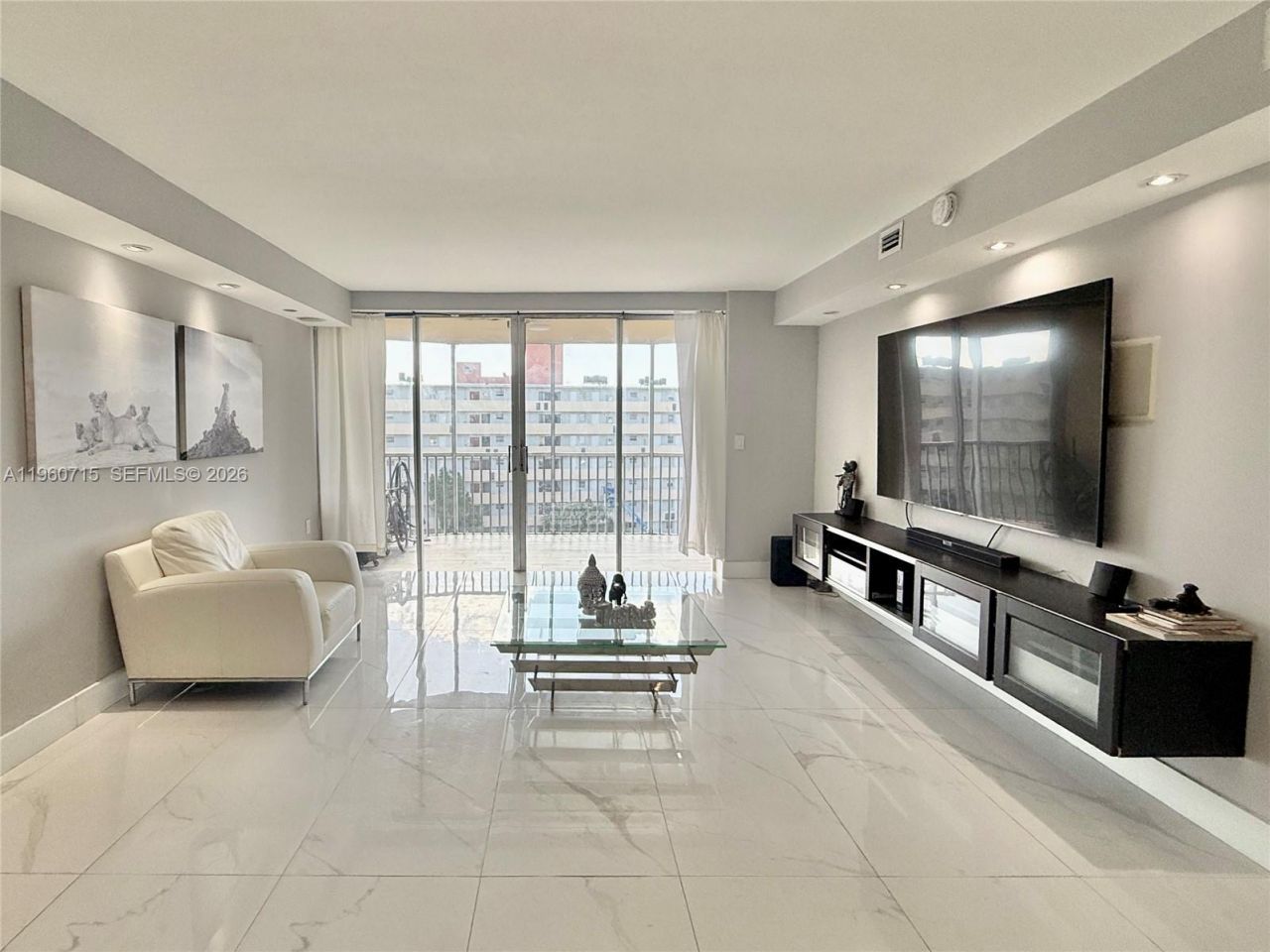 1770 NE 191st St, Unit 717-1, Miami, FL 33179 Photo