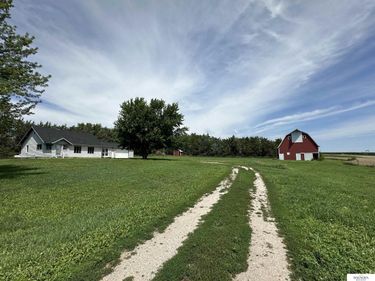 5042 E Sargent Road, Beatrice, NE 68310