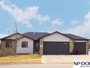 315 Wenzel Circle, Eagle, NE 68347