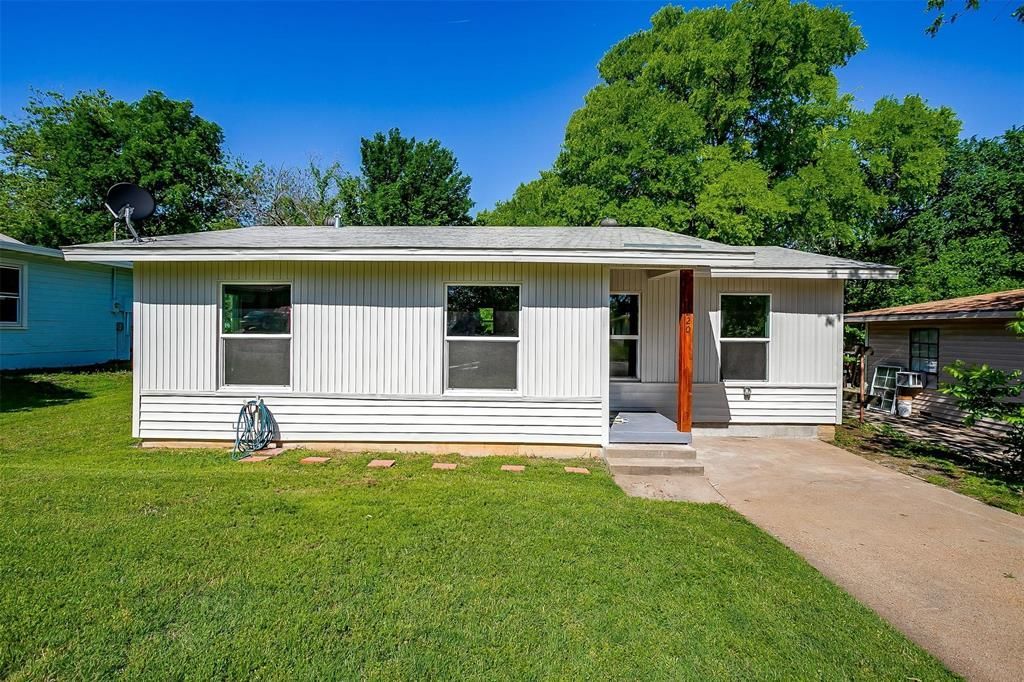 1220 S Brazos Street, Weatherford, TX 76086 Main Photo