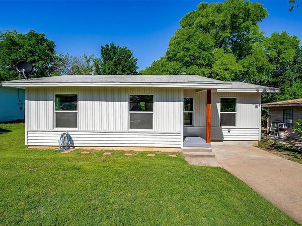 1220 S Brazos Street, Weatherford, TX 76086