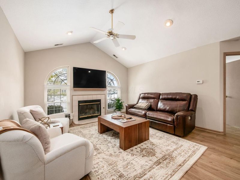 9427 Clermont Circle, Powell, OH 43065 Photo 2