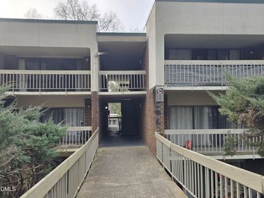 500 Umstead Drive, Unit 306, Chapel Hill, NC 27516