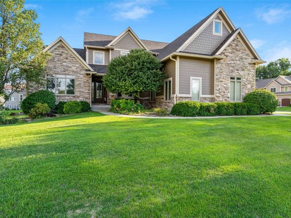 9136 Wooded Point Drive, Johnston, IA 50131