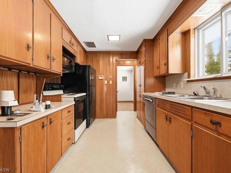 1310 Overlook Drive, Alliance, OH 44601 Photo 4