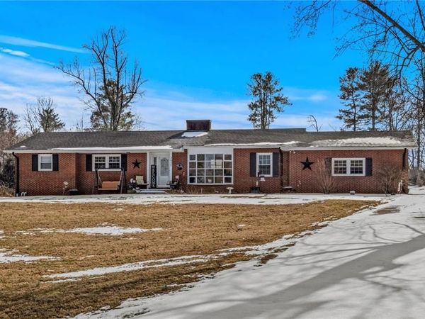 3937 W Old US Highway 421 , Hamptonville, NC 27020