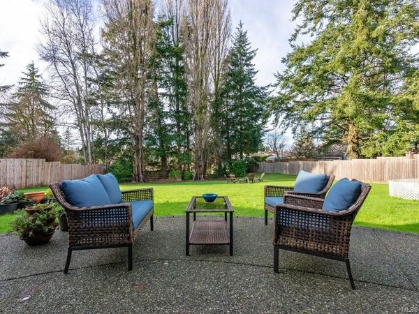 80 Masters Rd, Campbell River, BC V9W 2Z4