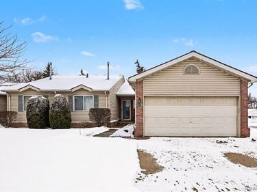 24326 Juliet Drive, Center Line, MI 48015