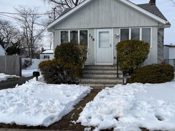 116 W Belle Terre Avenue, Lindenhurst, NY 11757