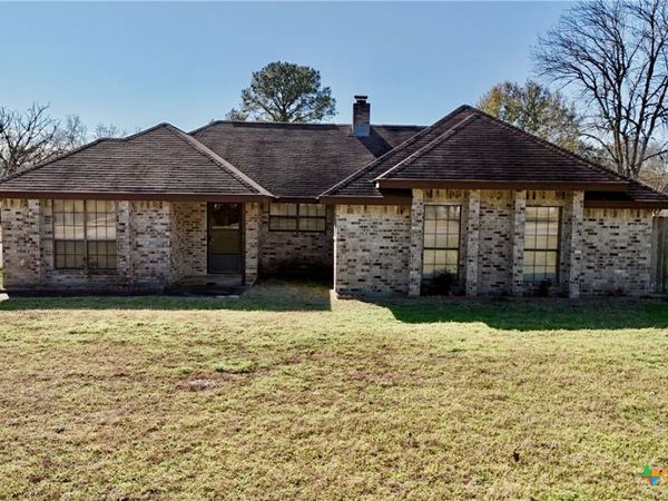 510 Russell Court, Hallettsville, TX 77964