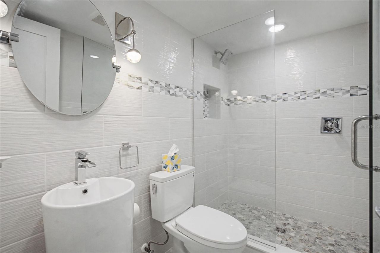 19 Whispering Sands Drive, Unit 1105, Sarasota, FL 34242 Photo