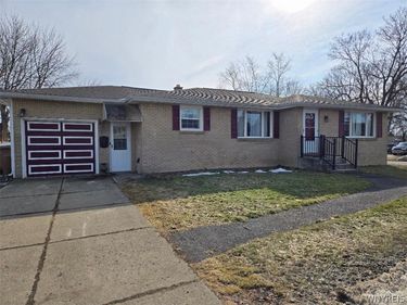 5 Grand Prix Drive, Buffalo, NY 14227