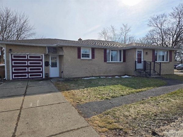 5 Grand Prix Drive, Buffalo, NY 14227