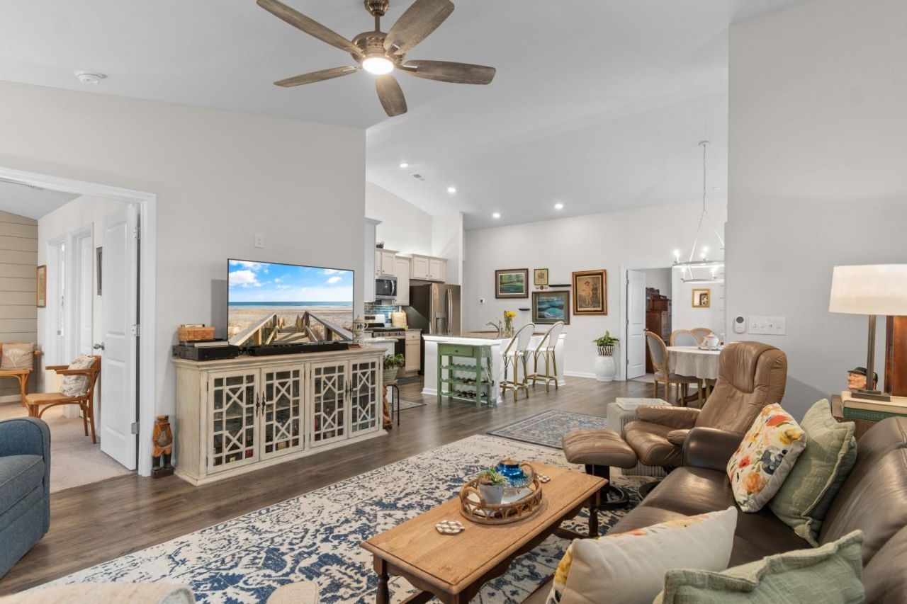 1812 Melville Ct. Photo 10