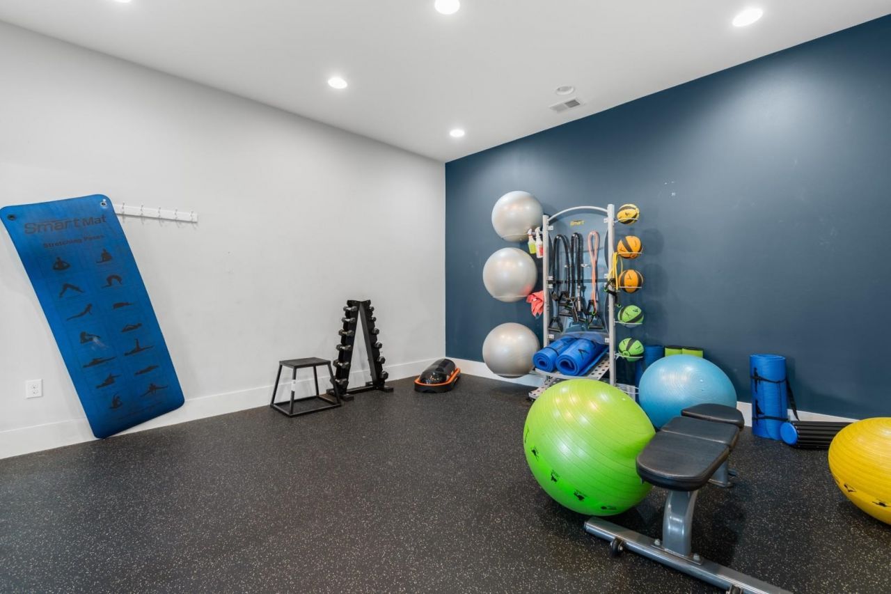 1812 Melville Ct. Photo 30