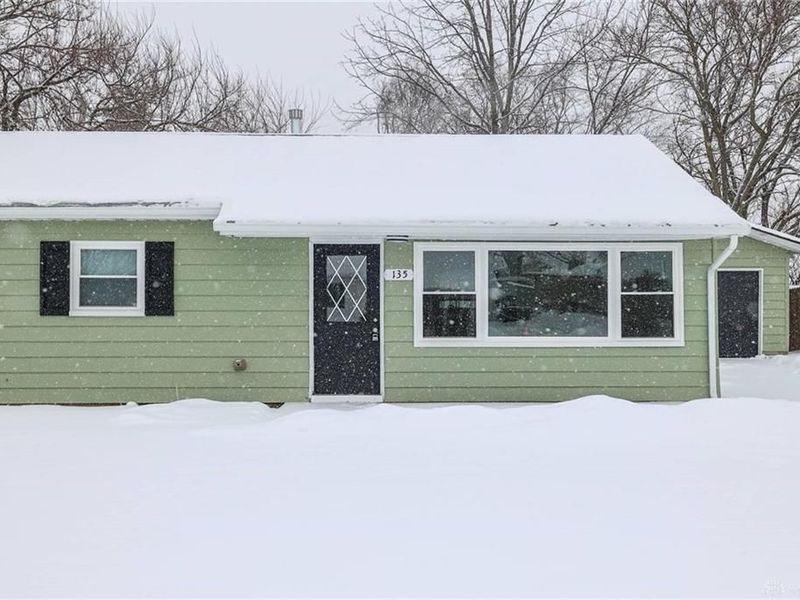 135 E Garland Avenue, Fairborn, OH 45324 Photo 3