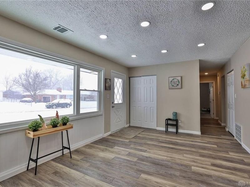 135 E Garland Avenue, Fairborn, OH 45324 Photo 5