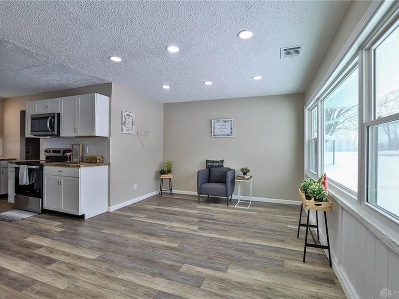 135 E Garland Avenue, Fairborn, OH 45324 Photo 6