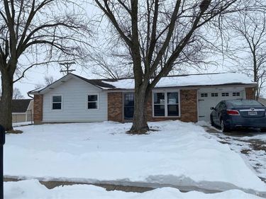304 Meadowview Lane, Anna, OH 45302