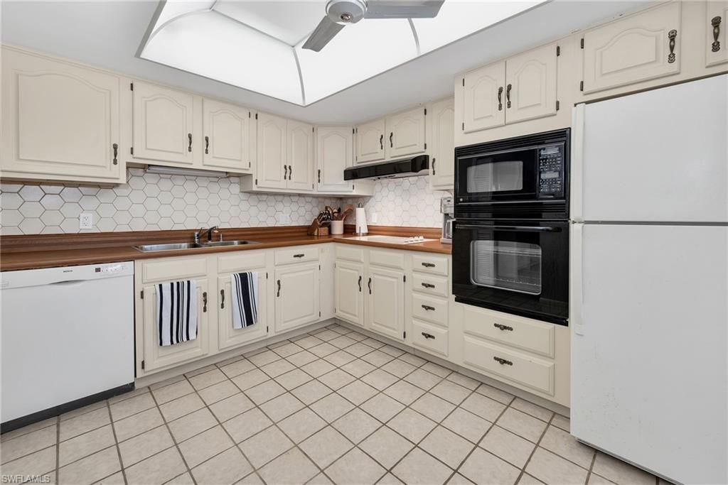 5960 Pelican Bay Blvd, Unit 333, Naples, FL 34108 Photo