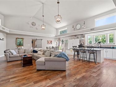 4815 Cheyenne Lane, McLouth, KS 66054