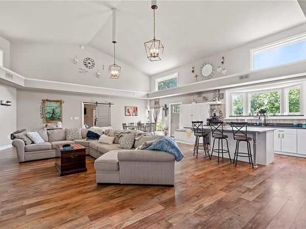 4815 Cheyenne Lane, McLouth, KS 66054