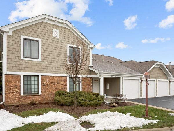 375 Pinetree Lane, Unit D-1, Schaumburg, IL 60193